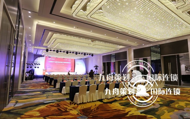 Which is better for Chongqing Convention and Exhibition Company?